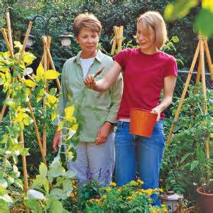 women gardening